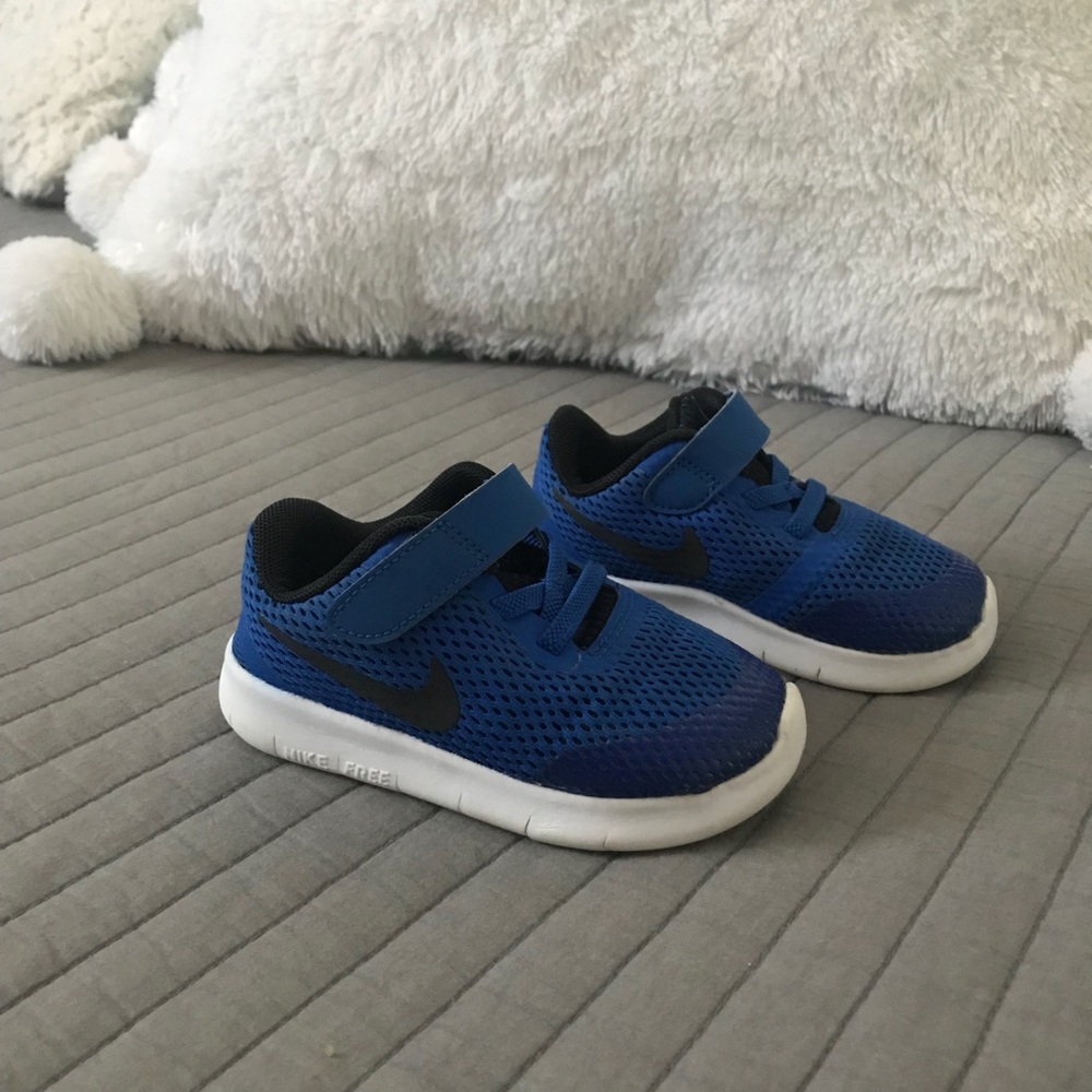 Blue toddler Nike’s